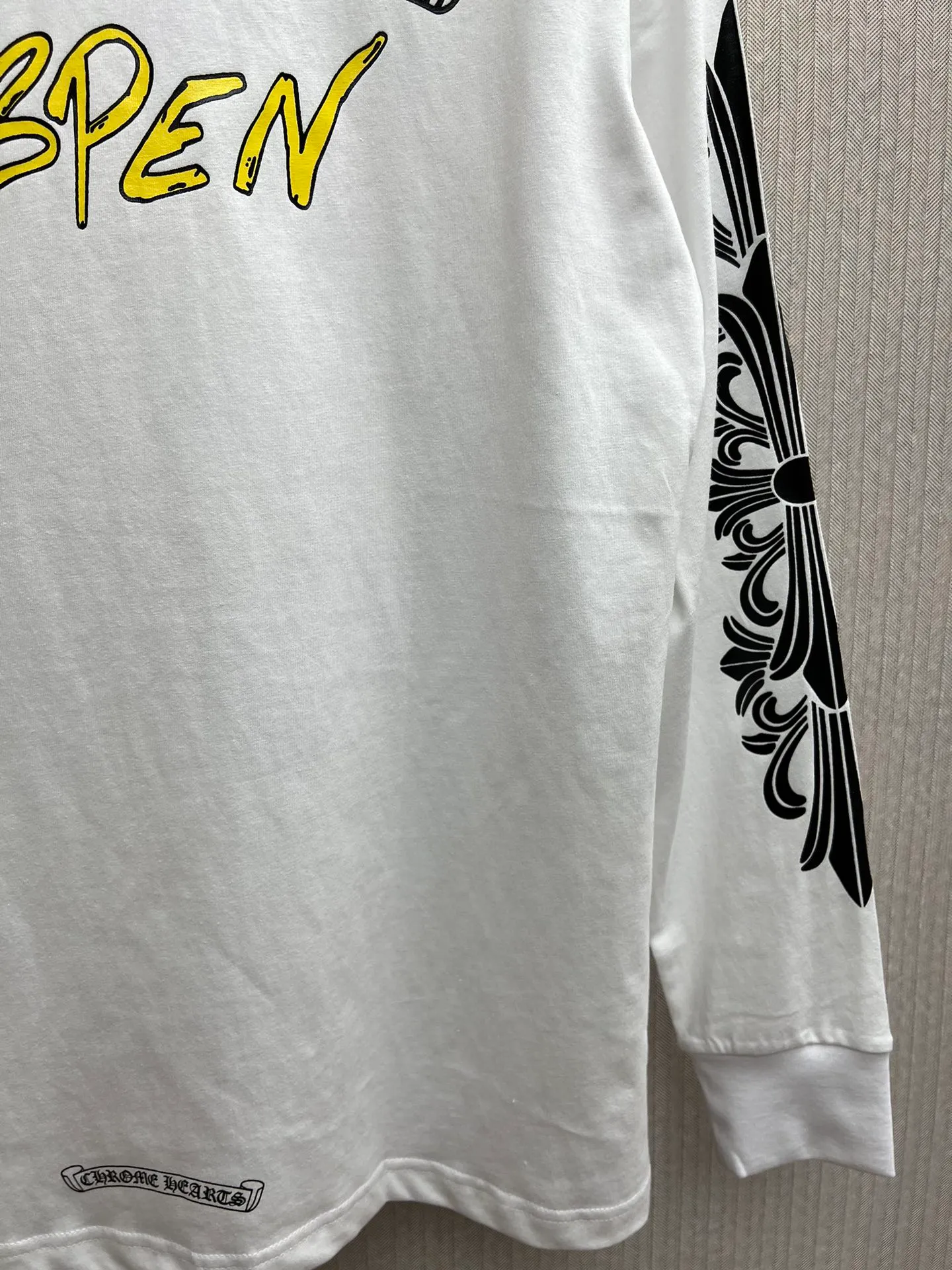 🅿️350 Croix Heart 25SS Graffiti Limited Long Sleeve. The fabric is made of 26-woven 220g cotton. The printing is ink printing. Customized accessories. Code number: S.M.L.